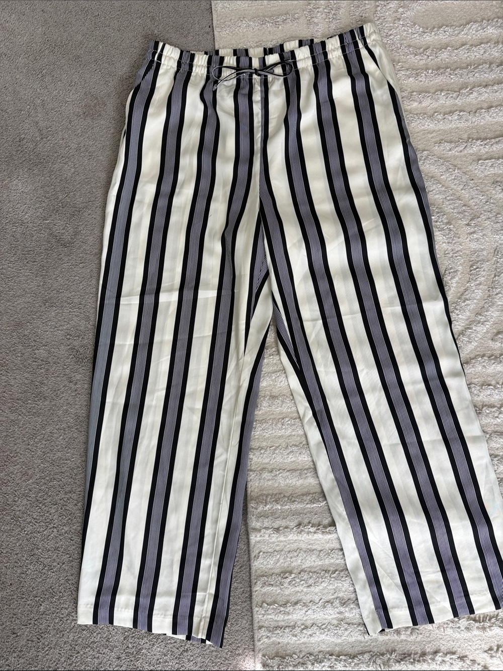 H&M women’s Black and White Vertical Stripe Drawstring trousers Large